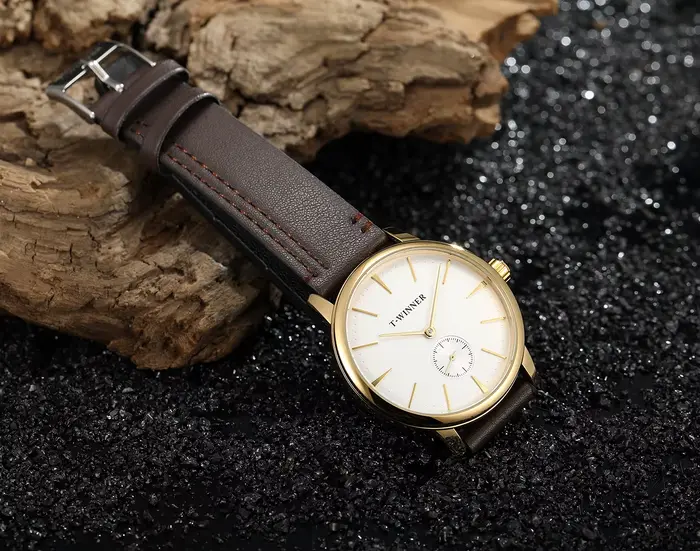 Montre mécanique T-Winner élégante pour homme résistante à l'eau avec ventilation manuelle et design luxueux pour diverses occasions