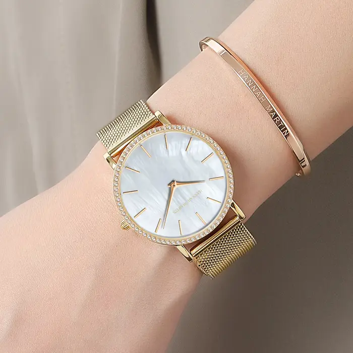 Montre-bracelet de luxe en acier inoxydable pour femme avec cadran coquillage et mouvement à quartz japonais pour diverses occasions spéciales