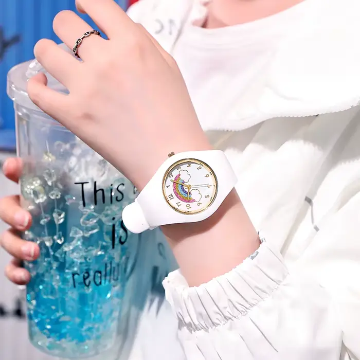 Montre TPW Quartz pour Femmes Bracelet en Silicone Résistante à l'Eau Occasions Spéciales Elégante à Offrir