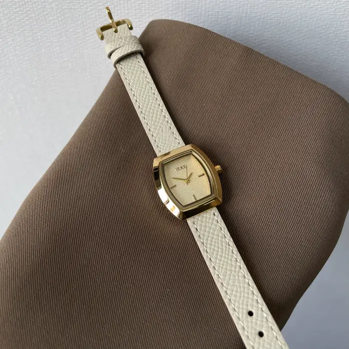Montre rétro design artistique pour femmes