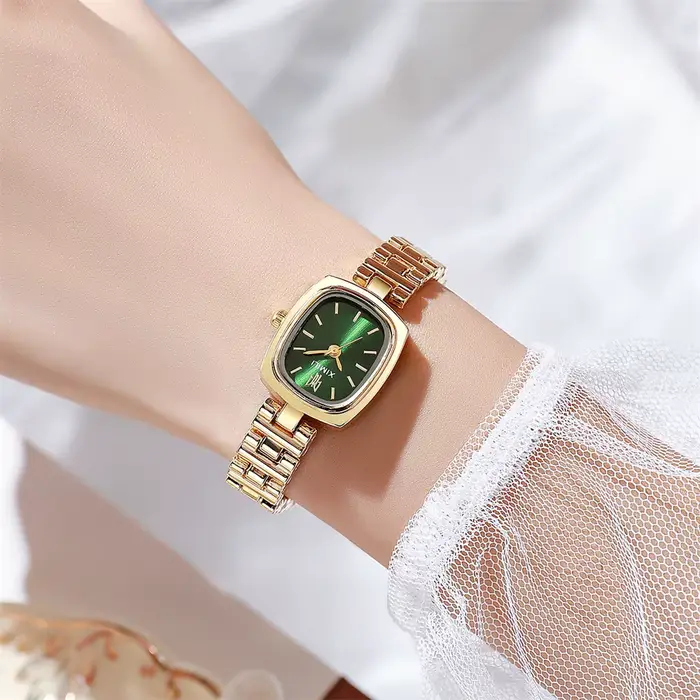 Nouvelle montre carrée pour femme, style rétro, luxe léger, bracelet en acier, montre à quartz