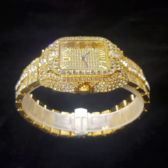 Montre de luxe originale pour hommes avec incrustations de diamant, boîtier carré, résistance à l'eau et mouvement quartz pour occasions spéciales et tous les jours