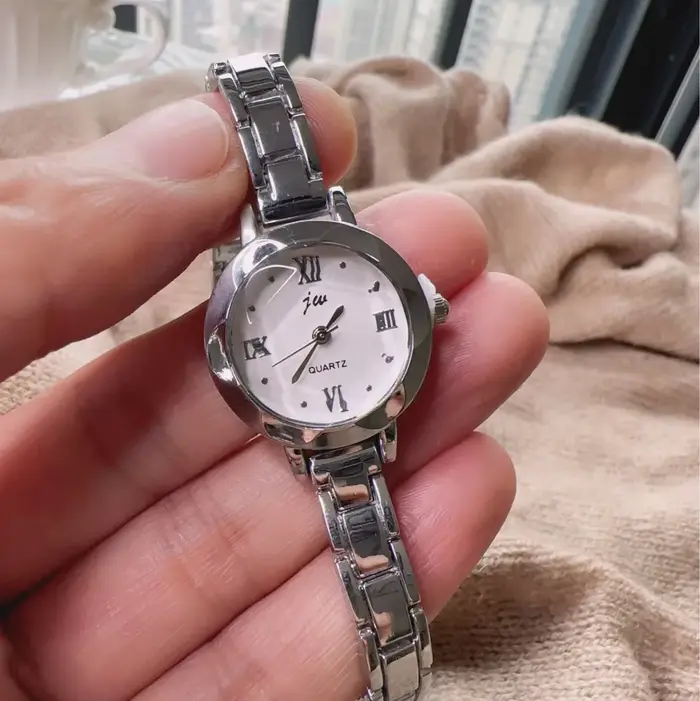 L-Montre de Luxe à Petit Cadran pour Femme