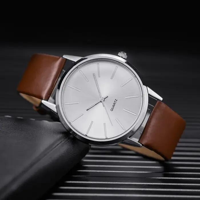 Montre-bracelet en cuir pour hommes