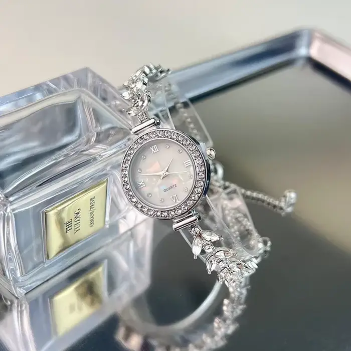 Montre à quartz sirène pour femme élégante et sophistiquée occasion spéciale design mode et décontracté