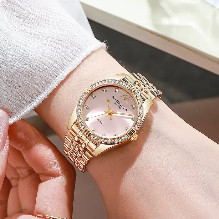 Montre en acier inoxydable pour femmes avec strass scintillants et affichage numérique pour occasions spéciales