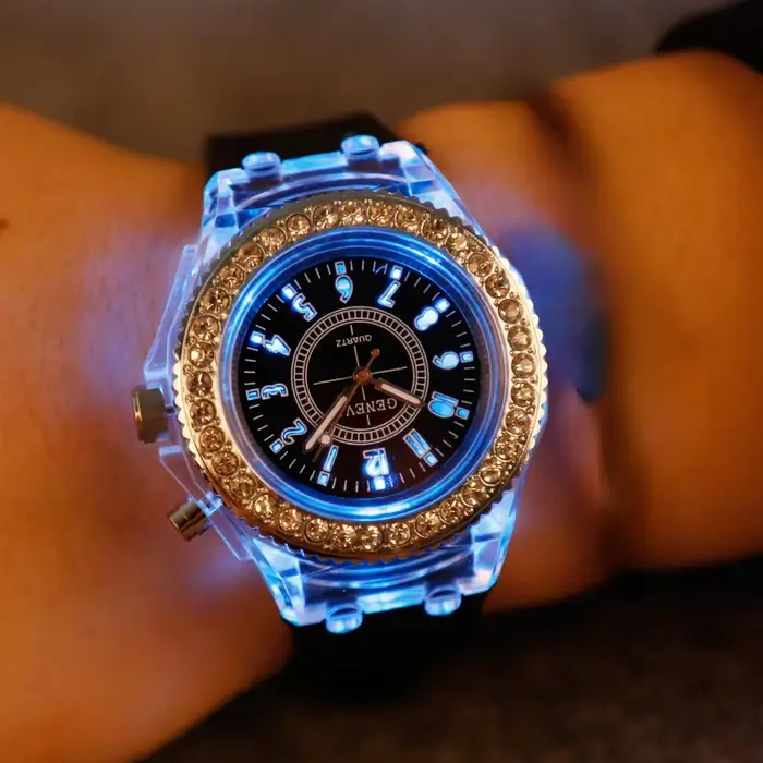 Montre à Quartz lumineuse pour femmes personnalité strass Led mode genève étudiants masculins et féminins Couple gelée montres-bracelets