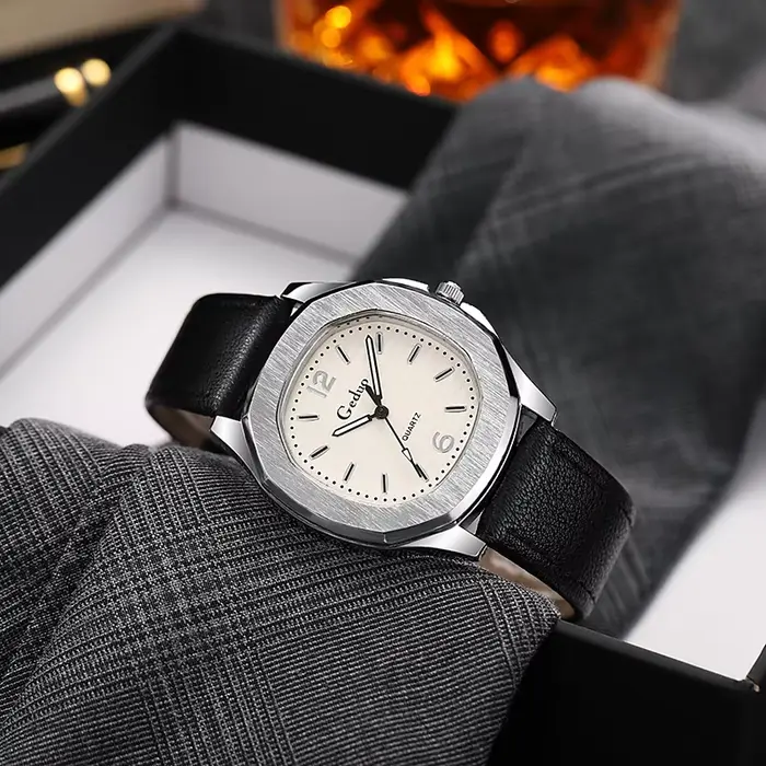 2022 nouveau bracelet en cuir décontracté hommes Montre de sport Quartz élégant