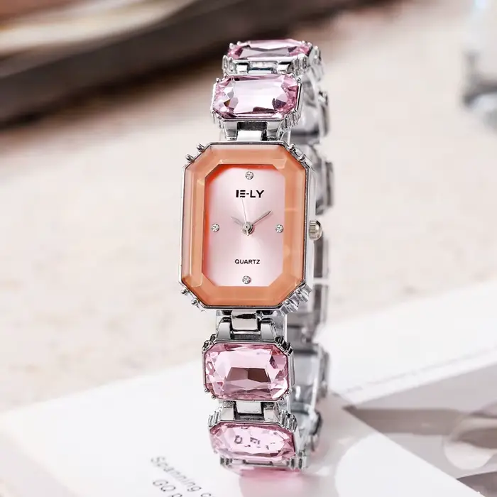 Montre pour femme carrée tendance de la mode petite
