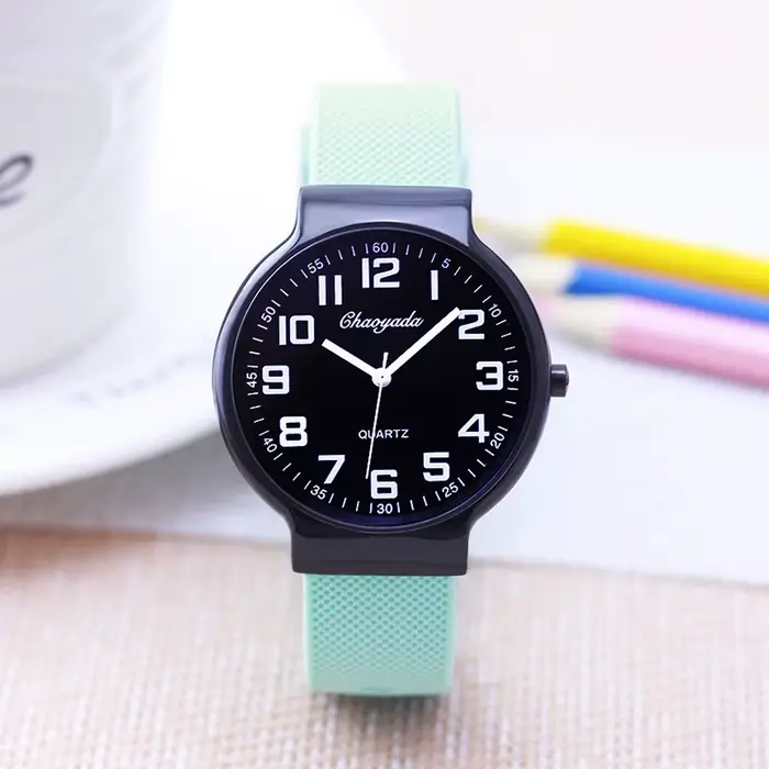 Montre homme CYD CHAOYADA avec bracelet en silicone résistant à l'eau pour hommes élégants et sportifs occassions multiples