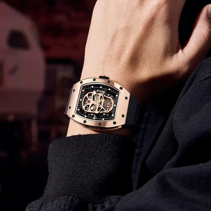 Montre mécanique Daniel Gorman en fibre de carbone avec bracelet silicone pour homme occasions spéciales élégante
