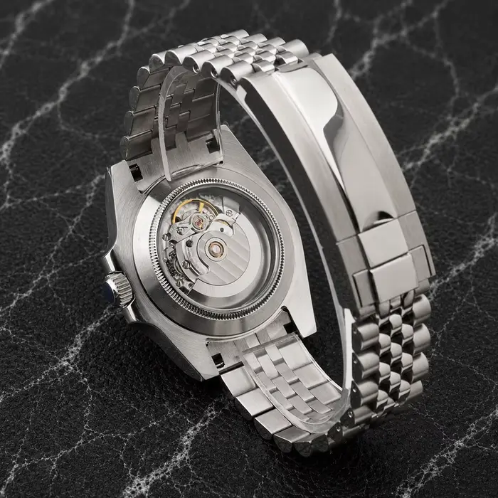 Montre homme Dwayne Campbell acier inoxydable 316L avec mouvement GMT et tourbillon résistante à l'eau pour occasions formelles et quotidiennes