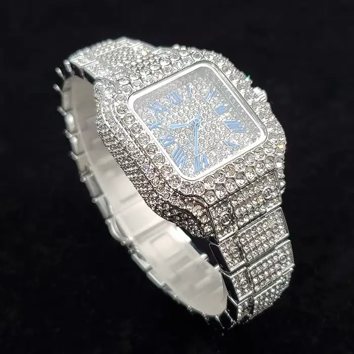 Montre de luxe entièrement sertie de diamants pour femme