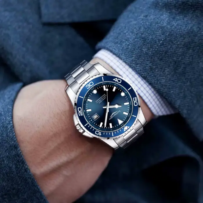 Montre LUOLINGONGJUE en acier inoxydable style business décontracté avec calendrier complet et résistance à l'eau pour homme occasions spéciales