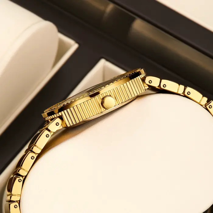 Marques de montres pour femmes : montres-bracelets de luxe serties de diamants