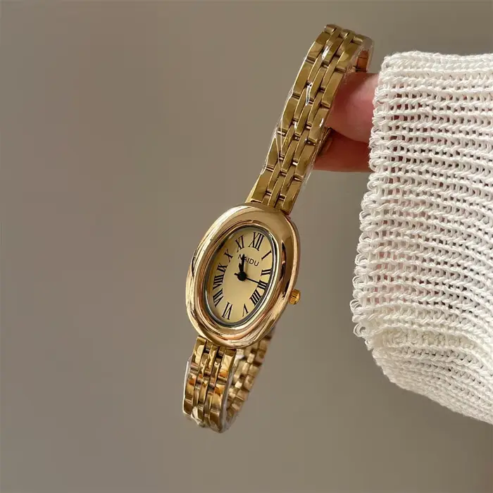 Offre spéciale montre de mode pour les femmes mi-ancien Style cadran ovale petite montre en or brace