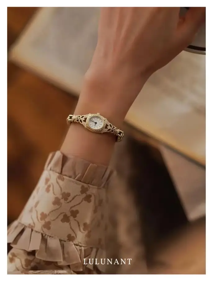 Montre rétro luxueuse résistante à l'eau pour femmes occasions spéciales quartz bracelet laiton plaqué or