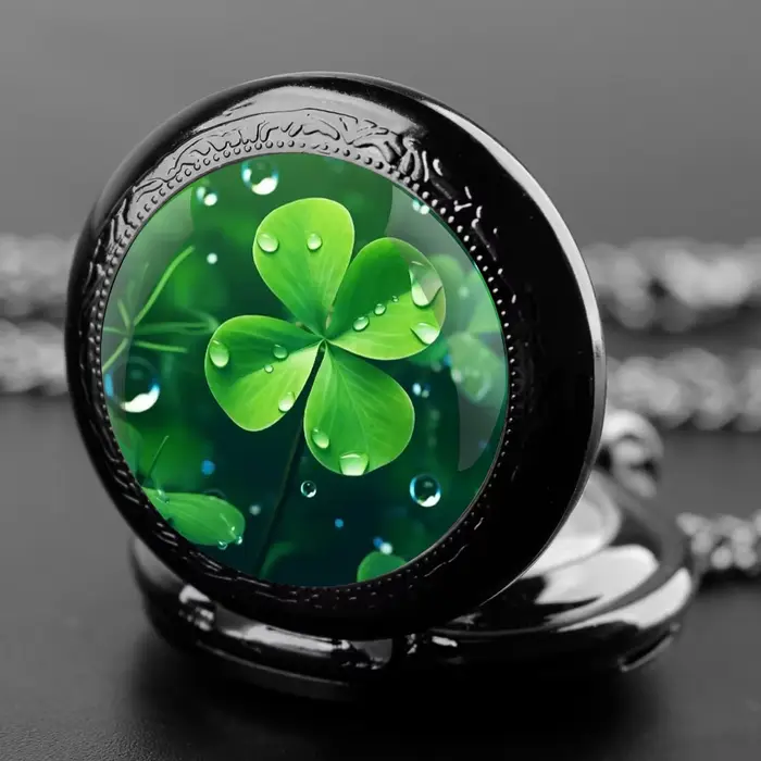 Montre de poche à quartz avec dôme en verre trèfle à quatre feuilles