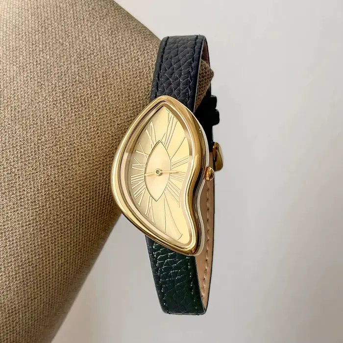 Montre rétro haute en couleurs avec cadran torsadé pour femmes résistante à l'eau et bracelet en cuir pour occasions spéciales