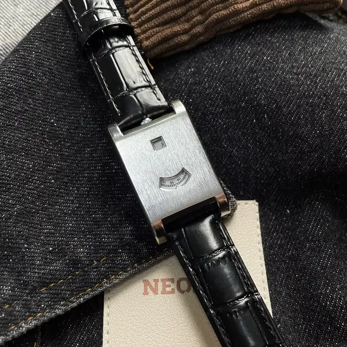 Montre CILOA carrée authentique pour homme