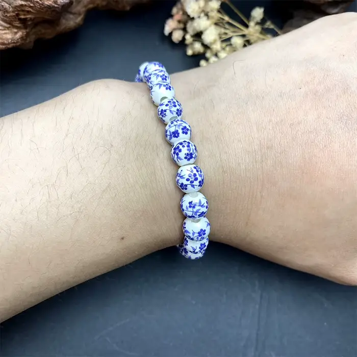Bracelet de perles en céramique de porcelaine bleue et blanche à la mode