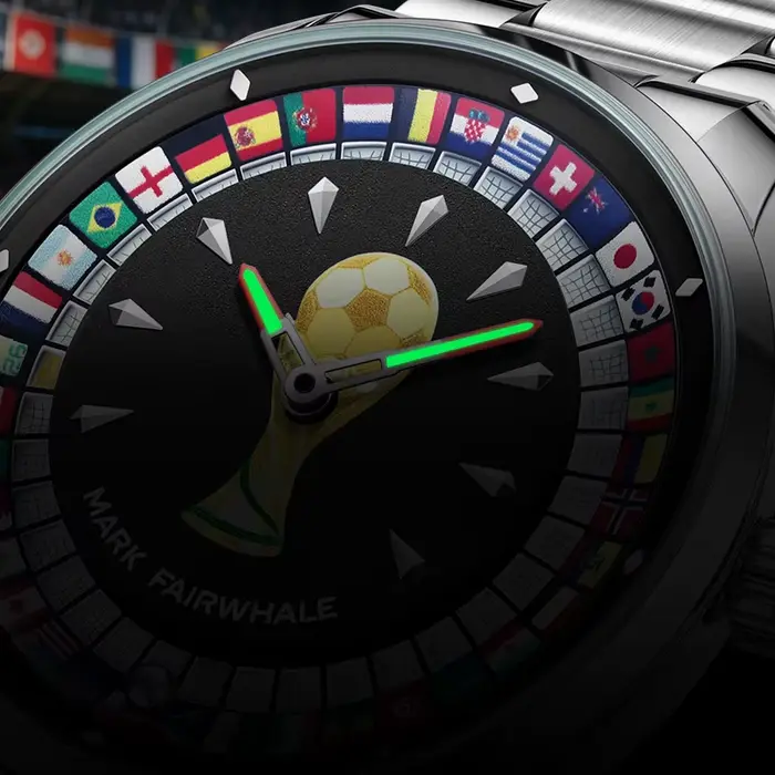 Montre homme MARK FAIRWHALE 5087 avec cadran à dial tournant drapeau, bracelet acier inoxydable, mouvement quartz, résistance à l'eau 3 bars, occasion sportive et quotidienne