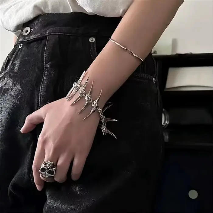 Bracelet en argent avec corne d'épine