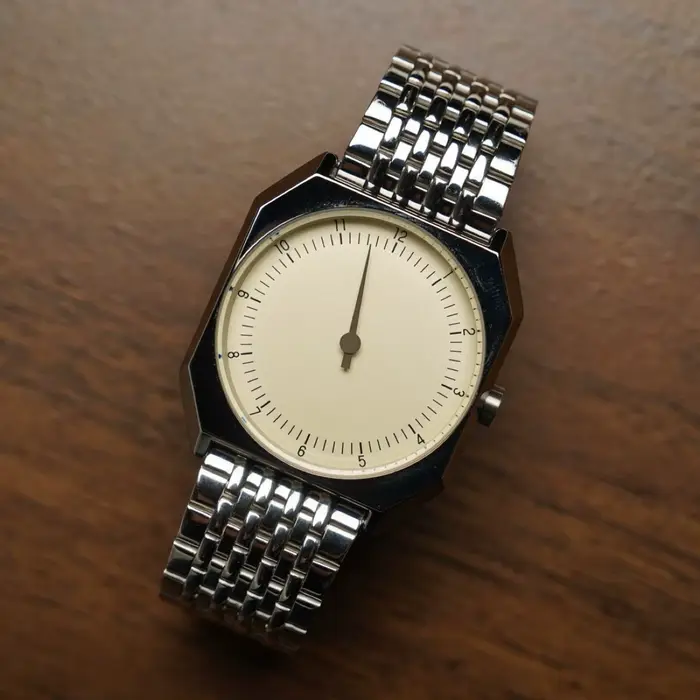 Montre Homme Rétro SKU One Pointer Style Vintage Carrée à Quartz Design Unique Montre-Bracelet Tendance en Alliage