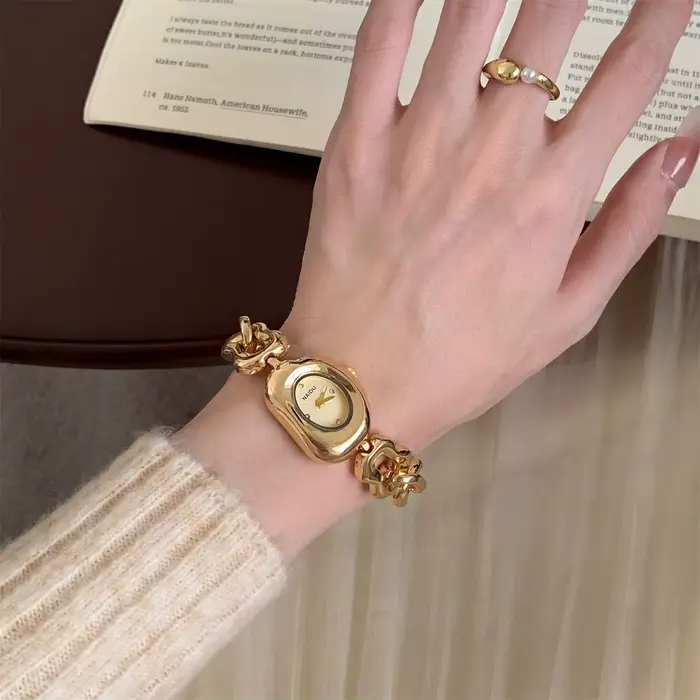 Nouvelles dames personnalisées montres Vintage pour femme fille étudiant mignon bijoux Bracelet Cool femmes