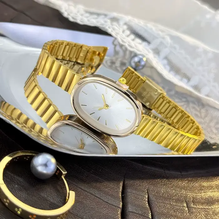 Nouvelle montre à Quartz elliptique de mode rétro dorée dames bracelet en acier