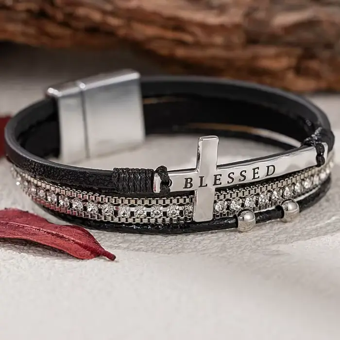 BLESSED – Bracelets en cuir avec cristaux croisés