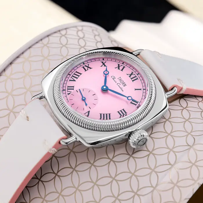 Montre THORN en forme d'oreiller avec bracelet en cuir pour homme et femme occasions spéciales quartz rétro élégante à offrir