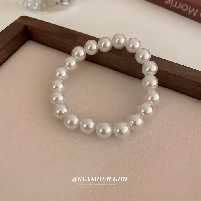 Bracelet en faux perles blanches élégant pour femmes occasions spéciales polyvalent et luxueux
