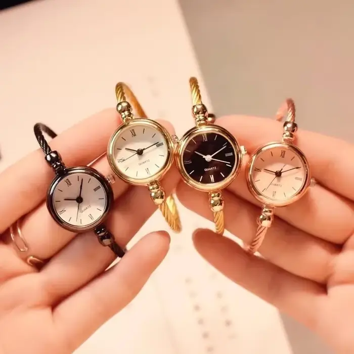Montre-bracelet rétro élégante pour femmes en acier inoxydable avec affichage chiffre romain pour occasions spéciales