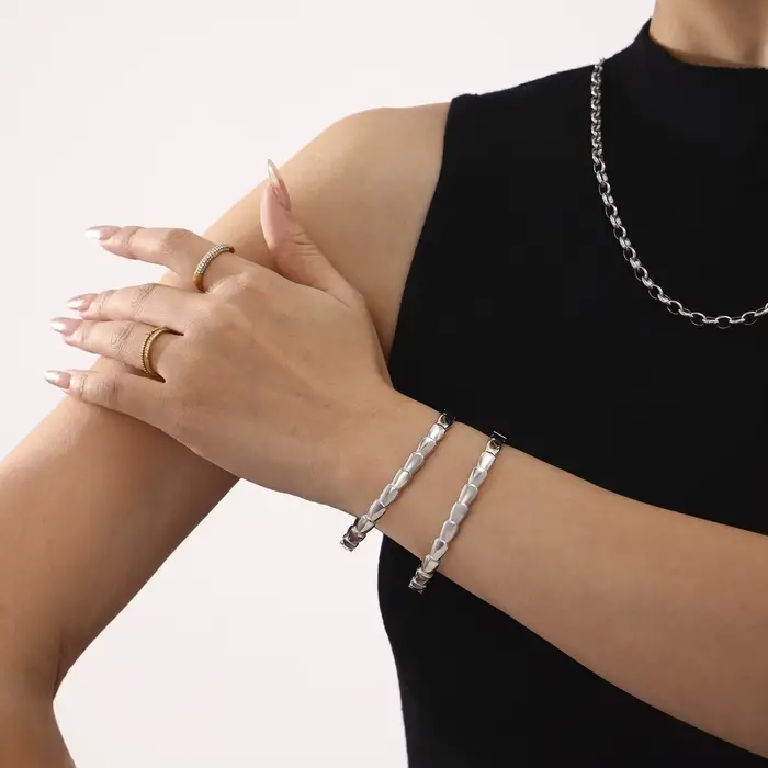 Bracelet jonc pour femme en acier inoxydable plaqué or 18 carats PVD