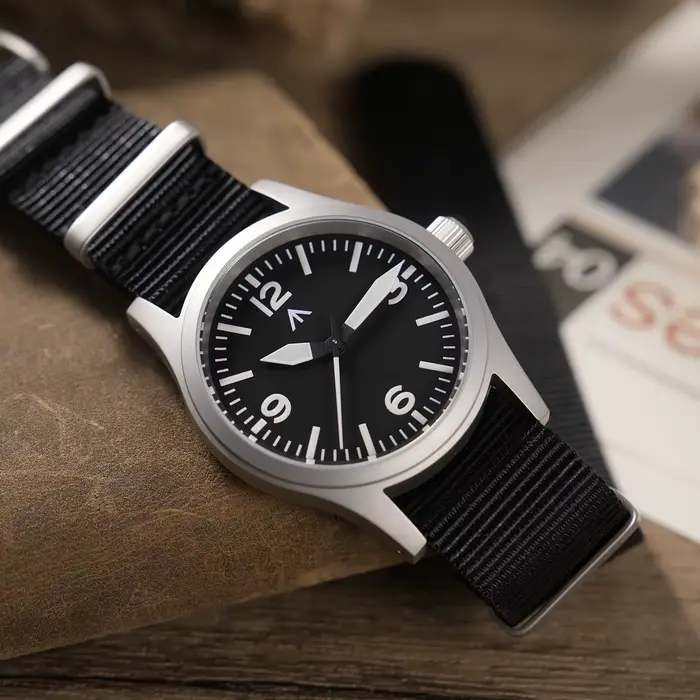 Militado ML05 montre à Quartz VH31 mouvement de balayage aiguilles en forme d'épée