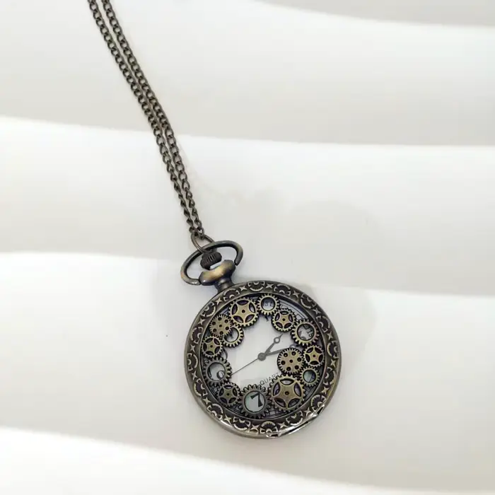 Montre de poche vintage à clapet avec chaîne, montre-collier à quartz sculptée style steampunk pour 