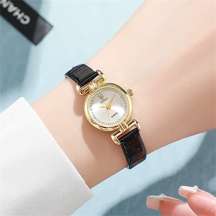 Mode 2024 nouvelles dames petits diamants simples montre à Quartz en cuir noir femmes robe horloge cadeau montre-bracelet