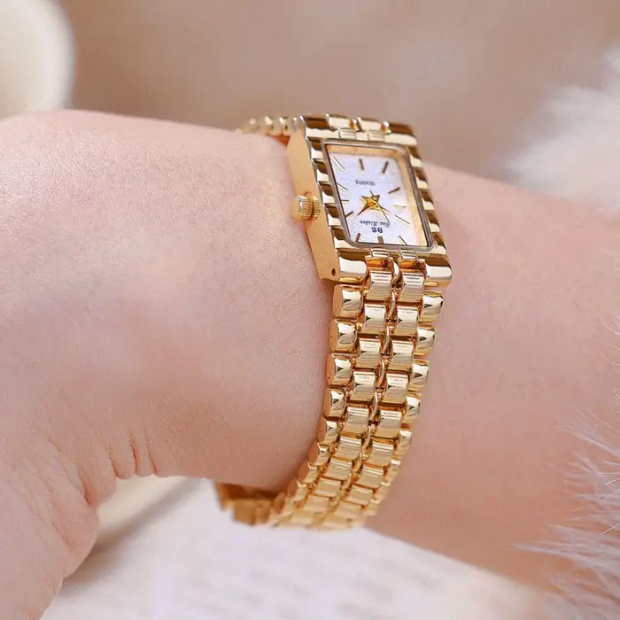 Montres classiques rectangulaires en or rétro pour femmes
