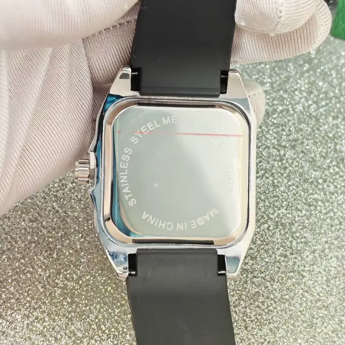 Montre Homme de Luxe à Quartz Diamant Carré de Haute Qualité