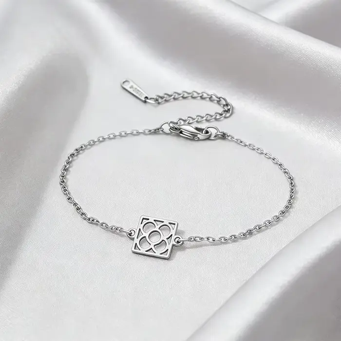 Bracelet fleur HIPEE Barcelone en acier inoxydable plaqué or