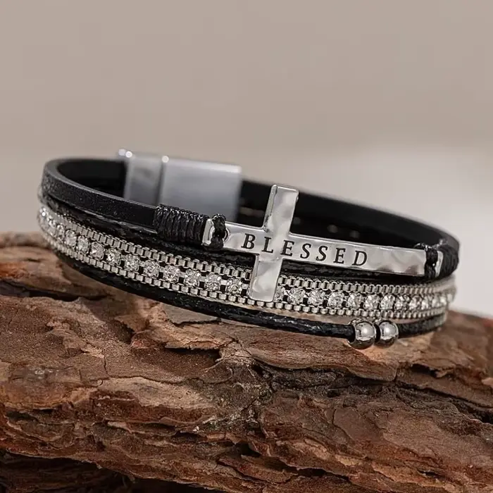 BLESSED – Bracelets en cuir avec cristaux croisés