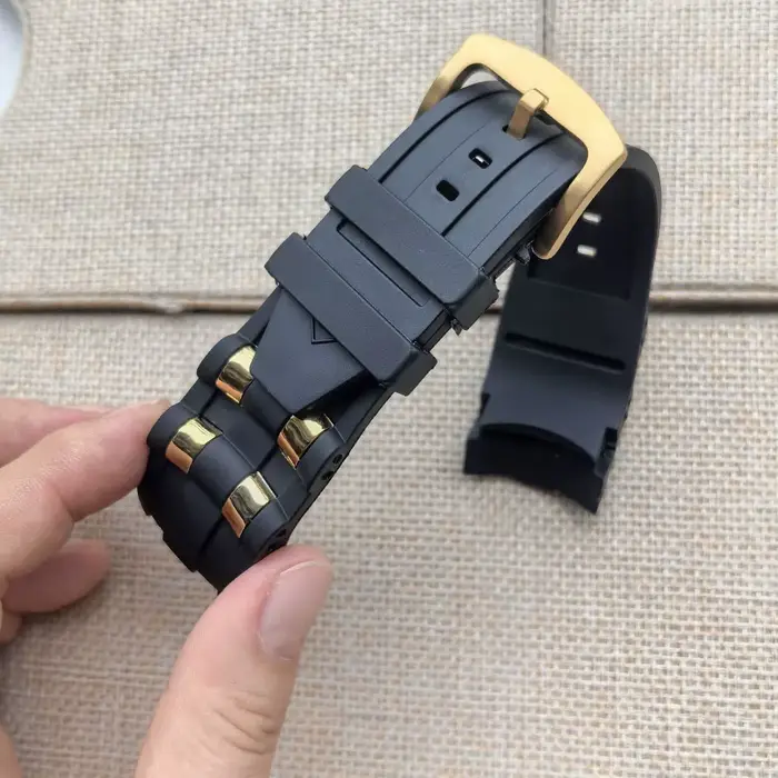 Bracelet en silicone 26mm pour montres Invicta Pro Diver avec extrémités courbées pour hommes sport et élégance occasions spéciales