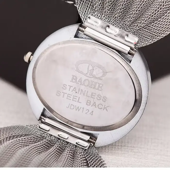 Bracelet montre élégant pour femmes avec mouvement quartz et bracelet en alliage pour diverses occasions spéciales