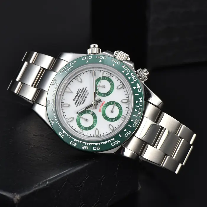 Montre de sport OUMASHI avec cristal saphir et mouvement quartz pour hommes résistante à l'eau pour diverses activités sportives et quotidiennes
