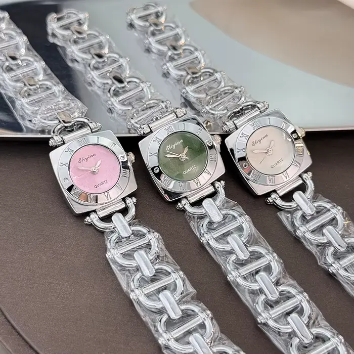 Nouvelle montre chaude transfrontalière pour femmes