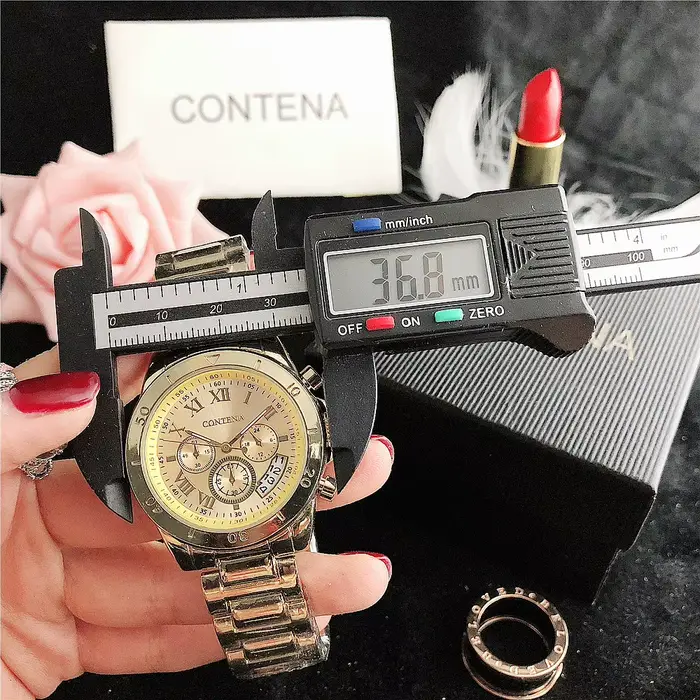Montre de luxe en or pour femmes avec mouvement quartz et fermoir pliant élégante pour occasions spéciales comme anniversaires et Noël