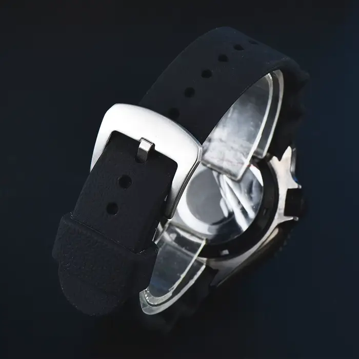 Montre de plongée homme cadran bleu éclaté mouvement NH35 automate quartz saphir résistante à l'eau bracelet silicone occassions spéciales