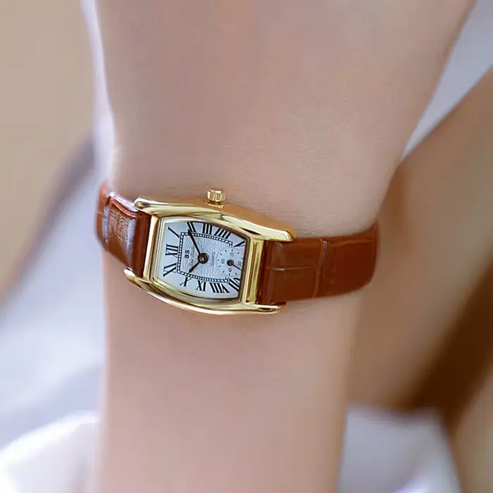 Montre à quartz avec bracelet en cuir pour femme