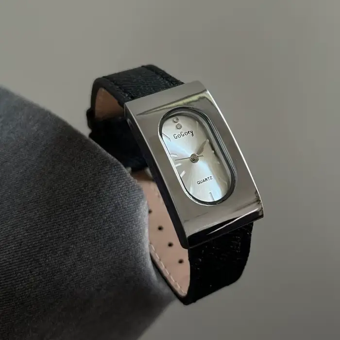 Montre Vintage Femme Carré Quartz Elégante Bracelet Cuir Occasions Spéciales